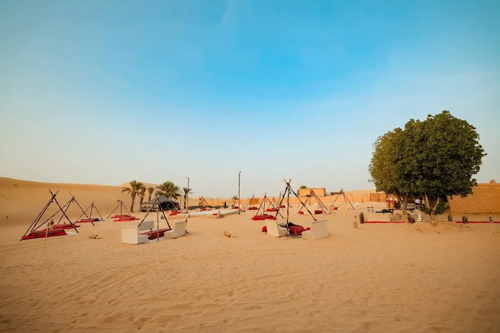 Luxury desert camp at golden hour in Abu Dhabi - Sparkling Sandset